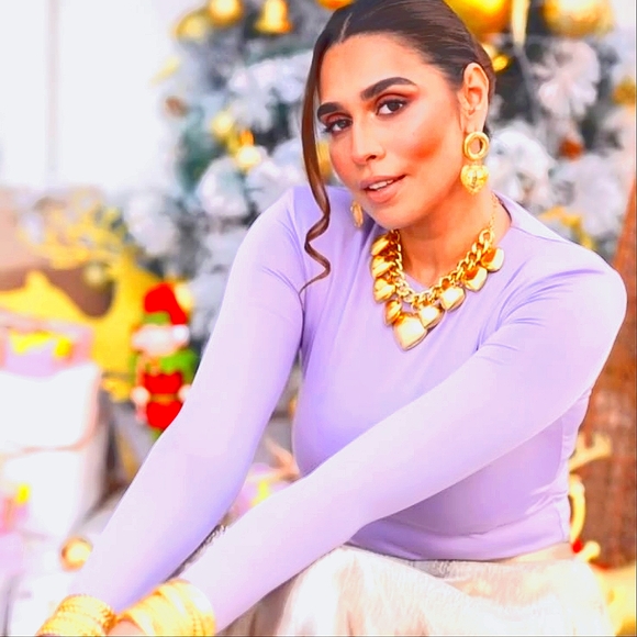 Necklace and Earrings 📿 - Picture 2 of 4